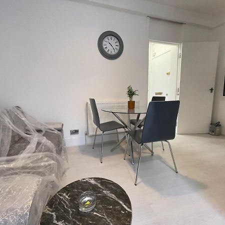One Bedroom Flat Miles London Exterior photo