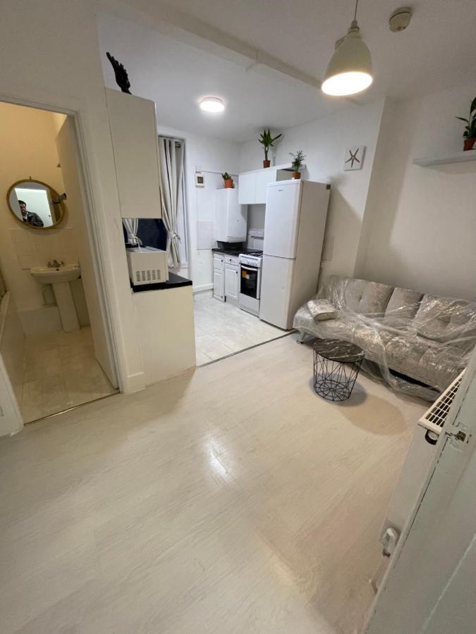 One Bedroom Flat Miles London Exterior photo