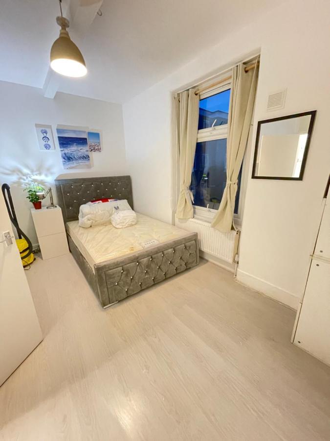 One Bedroom Flat Miles London Exterior photo