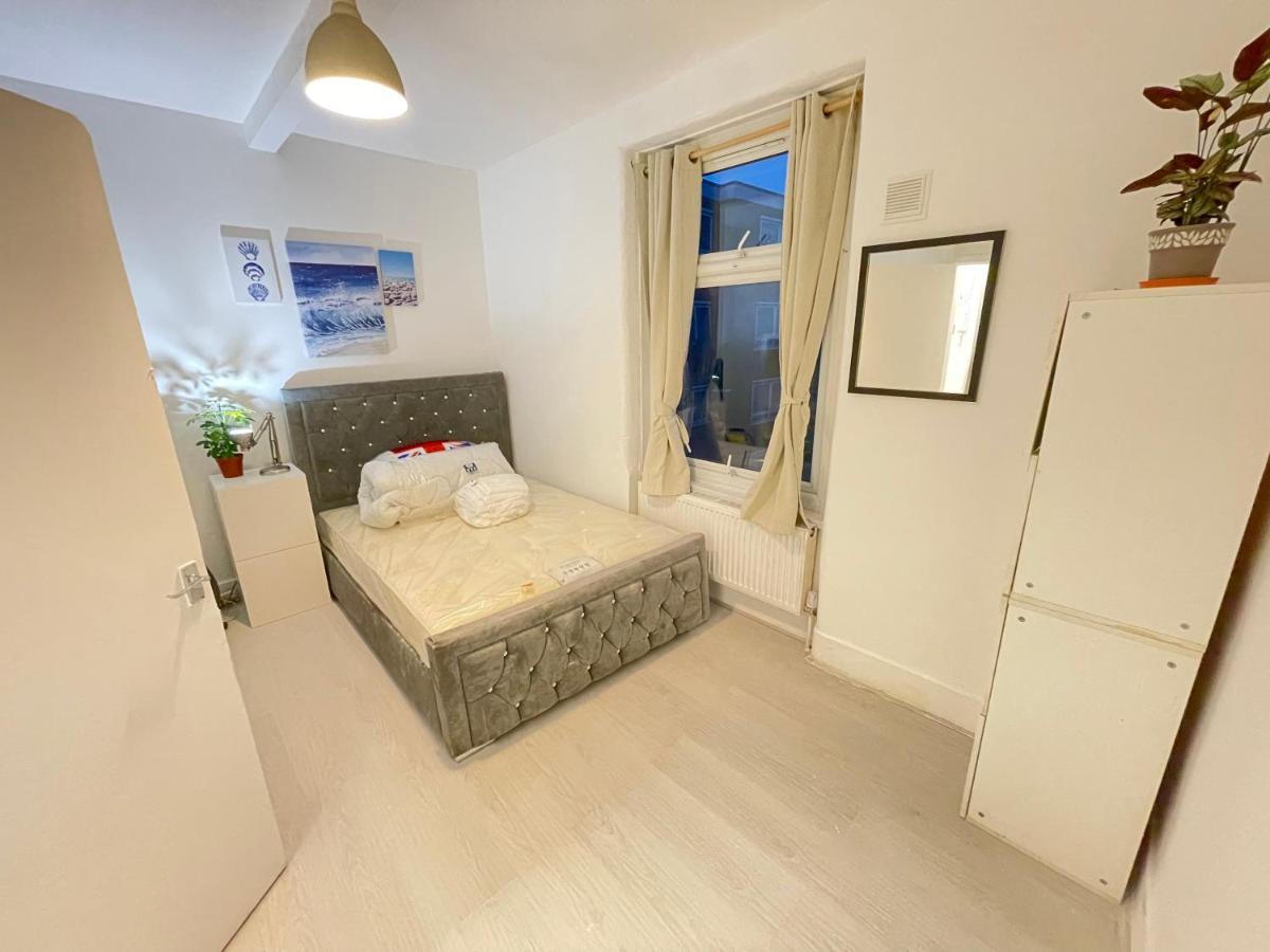One Bedroom Flat Miles London Exterior photo