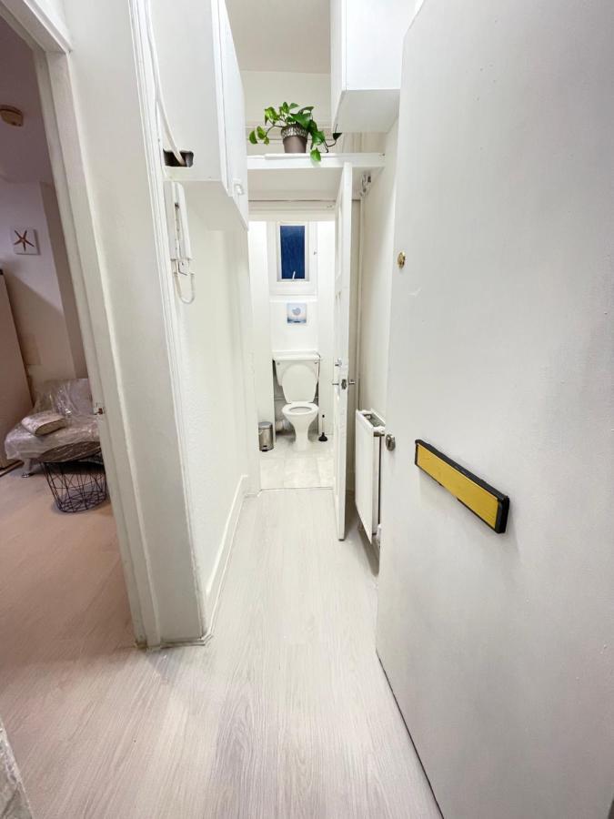 One Bedroom Flat Miles London Exterior photo