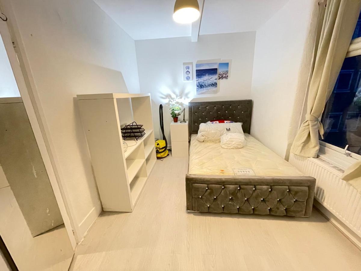 One Bedroom Flat Miles London Exterior photo