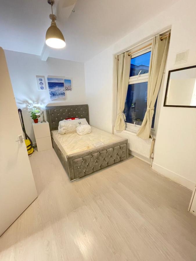 One Bedroom Flat Miles London Exterior photo