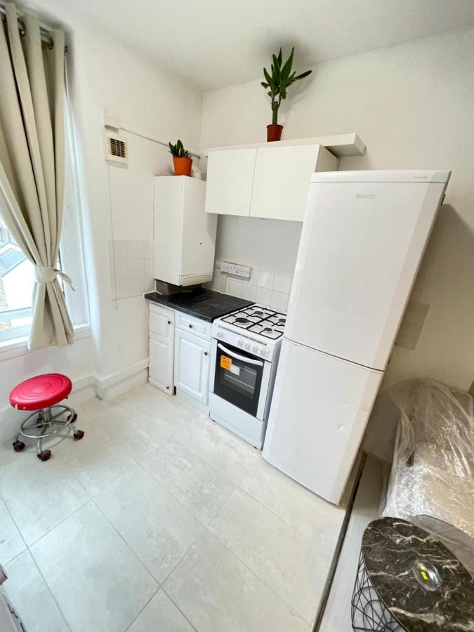 One Bedroom Flat Miles London Exterior photo