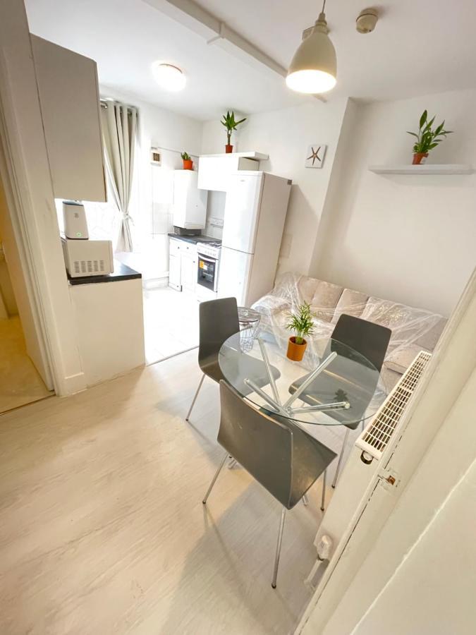 One Bedroom Flat Miles London Exterior photo