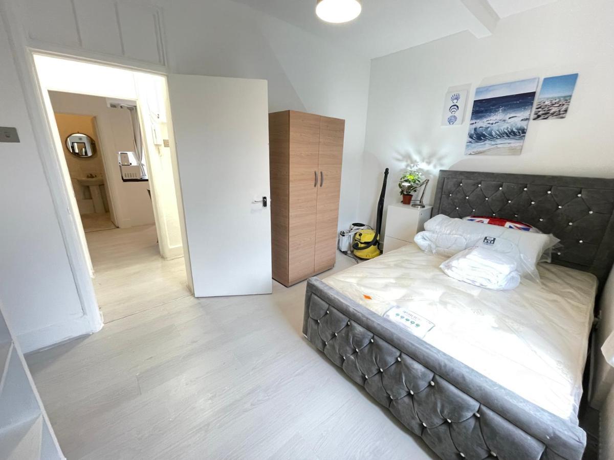 One Bedroom Flat Miles London Exterior photo