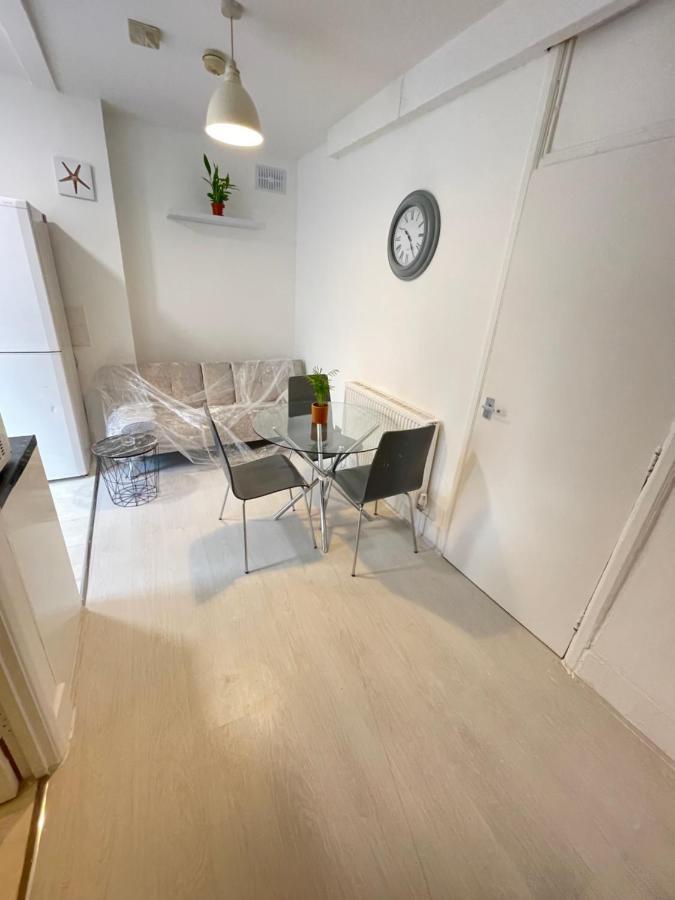 One Bedroom Flat Miles London Exterior photo