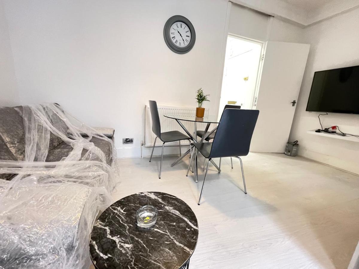 One Bedroom Flat Miles London Exterior photo