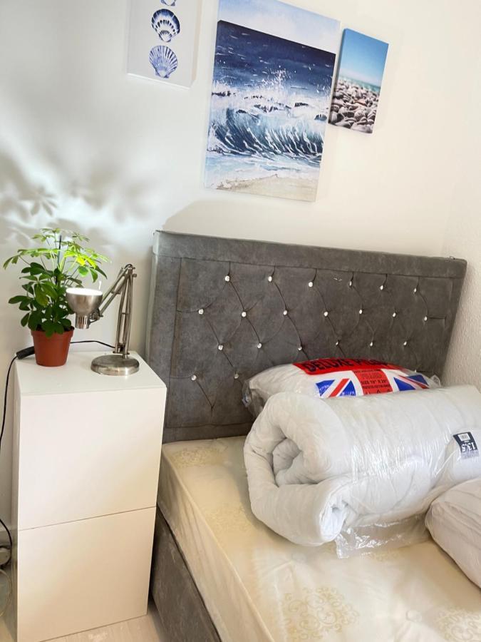 One Bedroom Flat Miles London Exterior photo