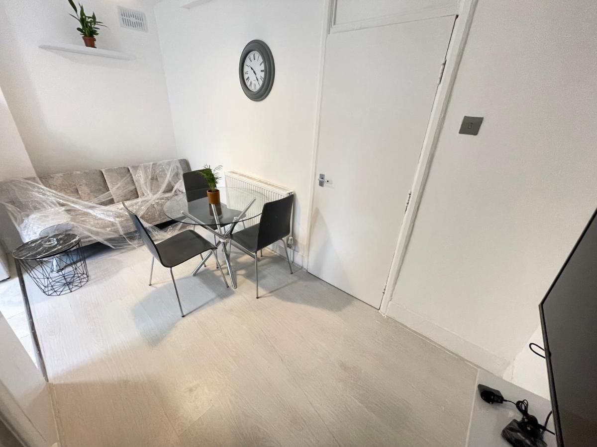 One Bedroom Flat Miles London Exterior photo